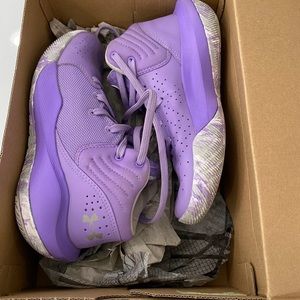 UNDER ARMOUR Basketball shoes size:-4.5